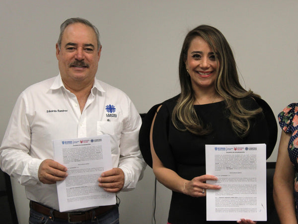Firma CEJUM convenio de colaboración con Cáritas Chihuahua