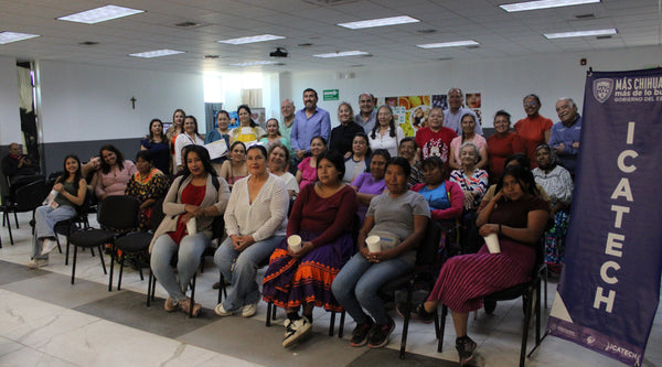 Imparte Cáritas de Chihuahua taller de Cocina Solar a beneficiarios